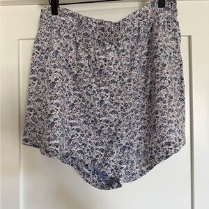 Abercrombie & Fitch Blue and White Floral Elastic-Waist Women's Shorts